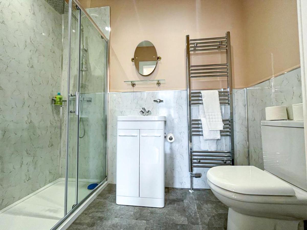 Remarkable 5Br Townhouse With Garden, Sleeps 12 EDI Exteriér fotografie