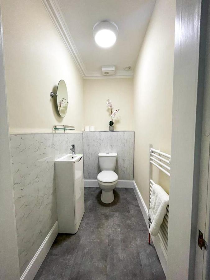 Remarkable 5Br Townhouse With Garden, Sleeps 12 EDI Exteriér fotografie