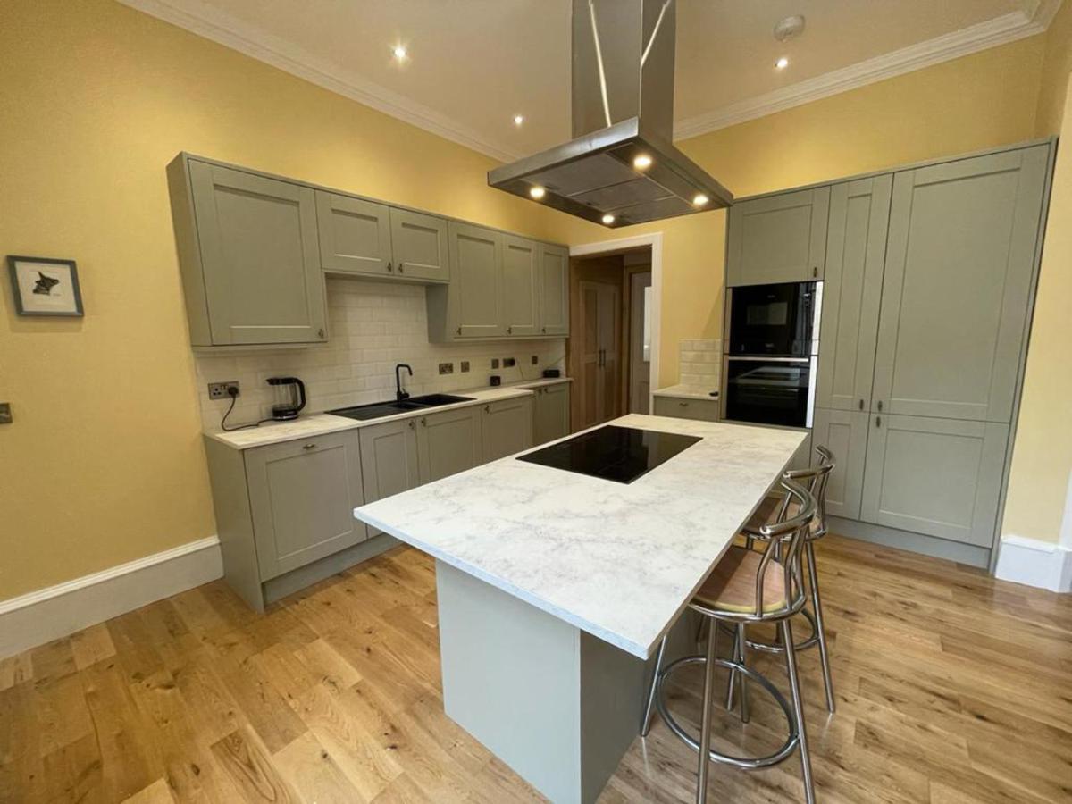 Remarkable 5Br Townhouse With Garden, Sleeps 12 EDI Exteriér fotografie