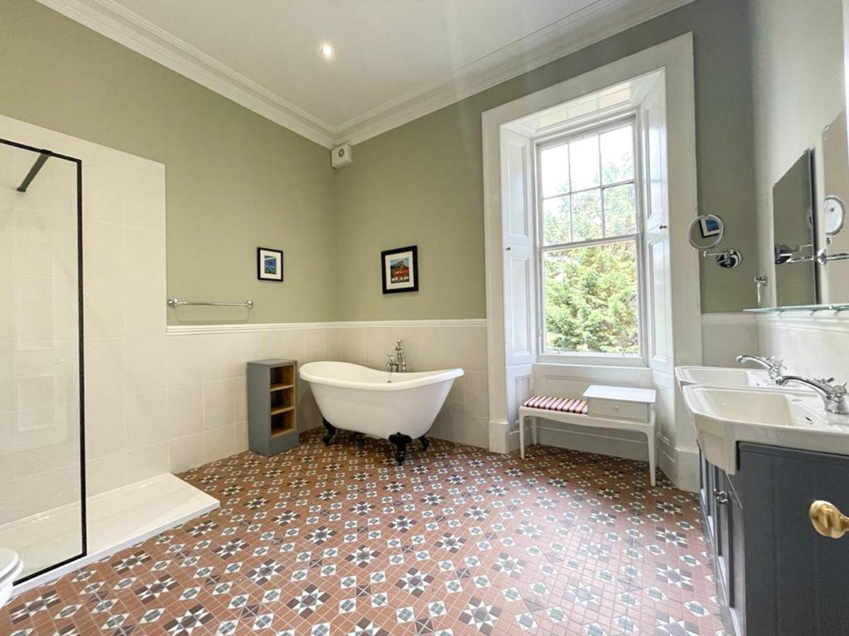Remarkable 5Br Townhouse With Garden, Sleeps 12 EDI Exteriér fotografie