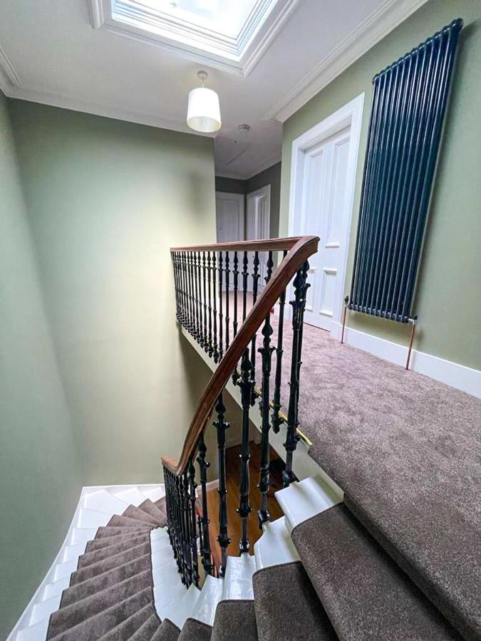 Remarkable 5Br Townhouse With Garden, Sleeps 12 EDI Exteriér fotografie