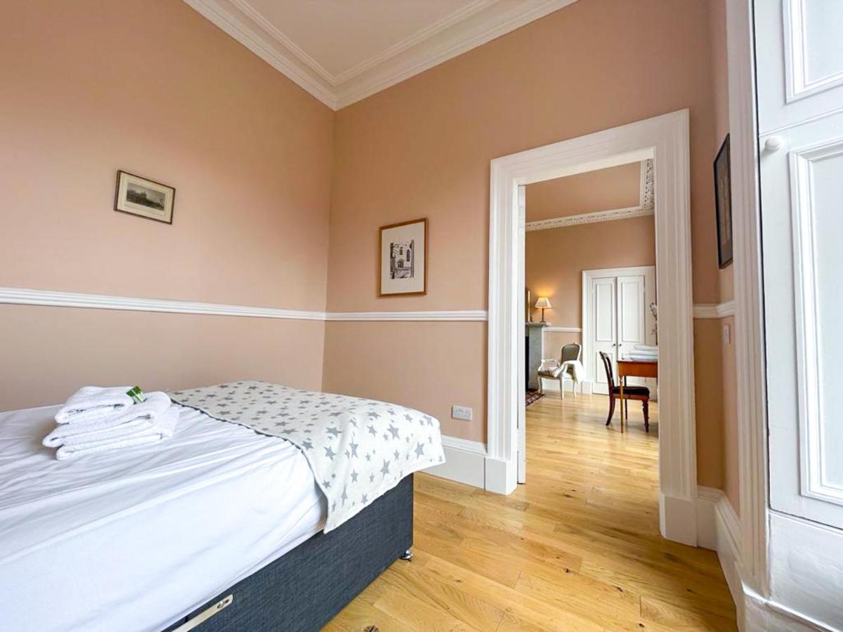 Remarkable 5Br Townhouse With Garden, Sleeps 12 EDI Exteriér fotografie
