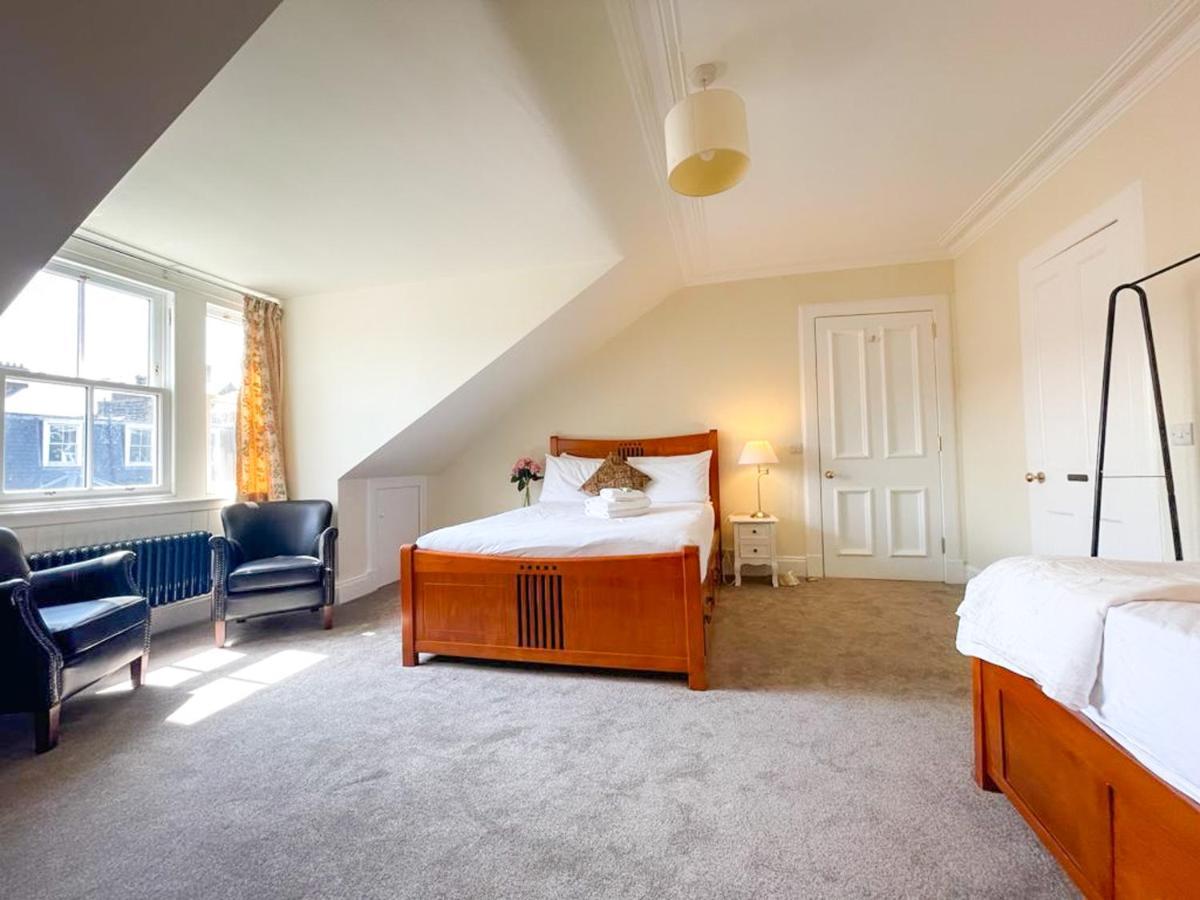 Remarkable 5Br Townhouse With Garden, Sleeps 12 EDI Exteriér fotografie