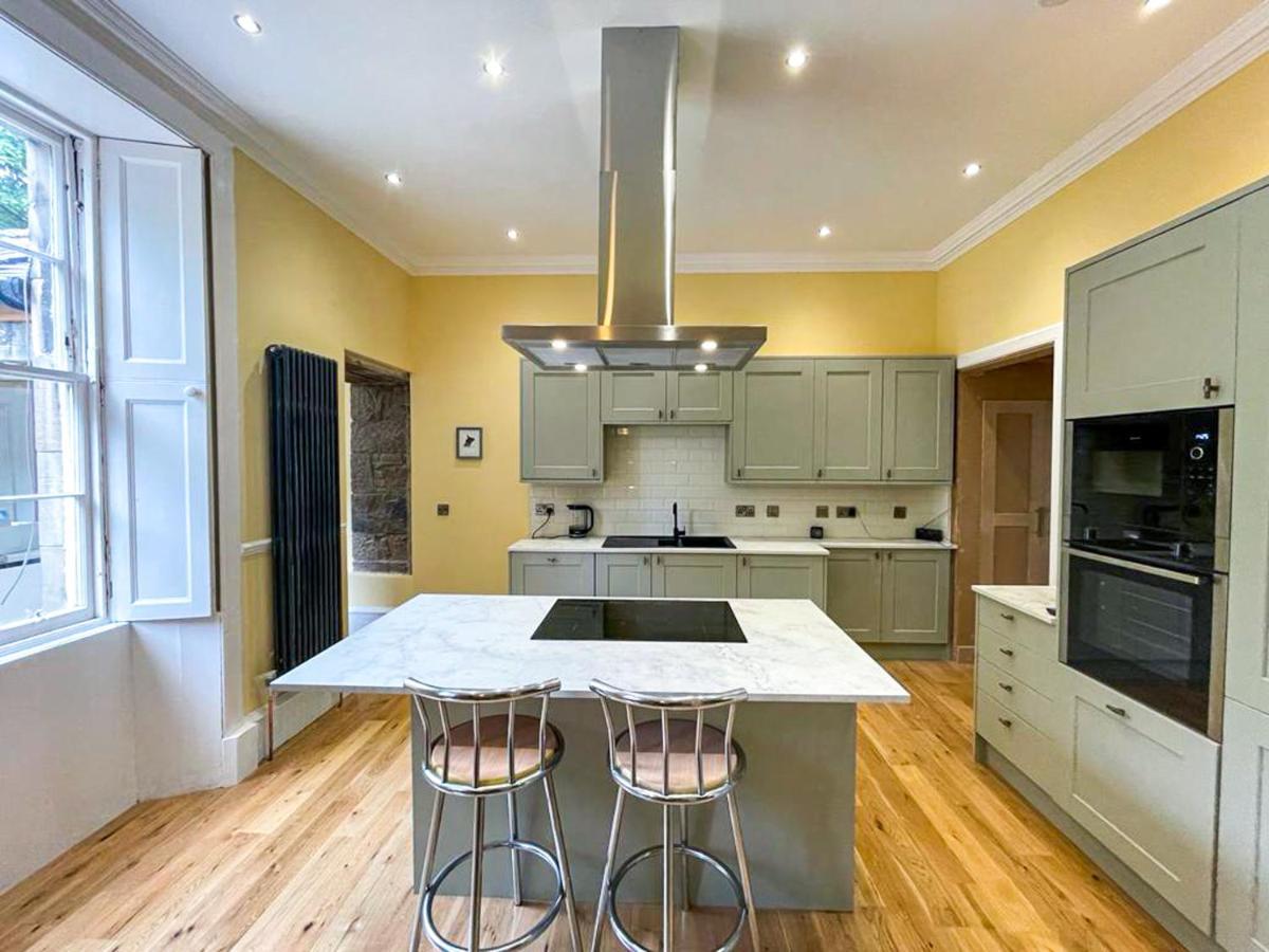 Remarkable 5Br Townhouse With Garden, Sleeps 12 EDI Exteriér fotografie