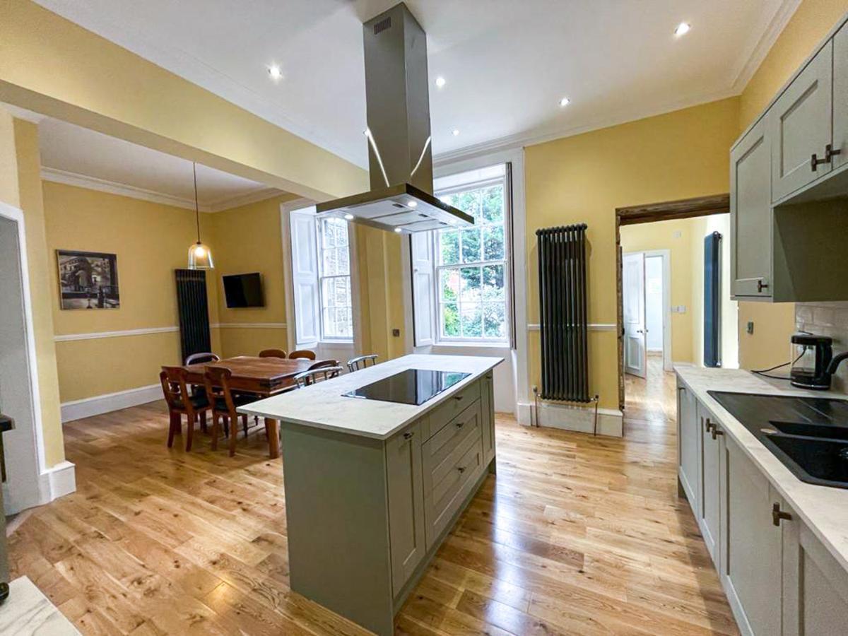 Remarkable 5Br Townhouse With Garden, Sleeps 12 EDI Exteriér fotografie
