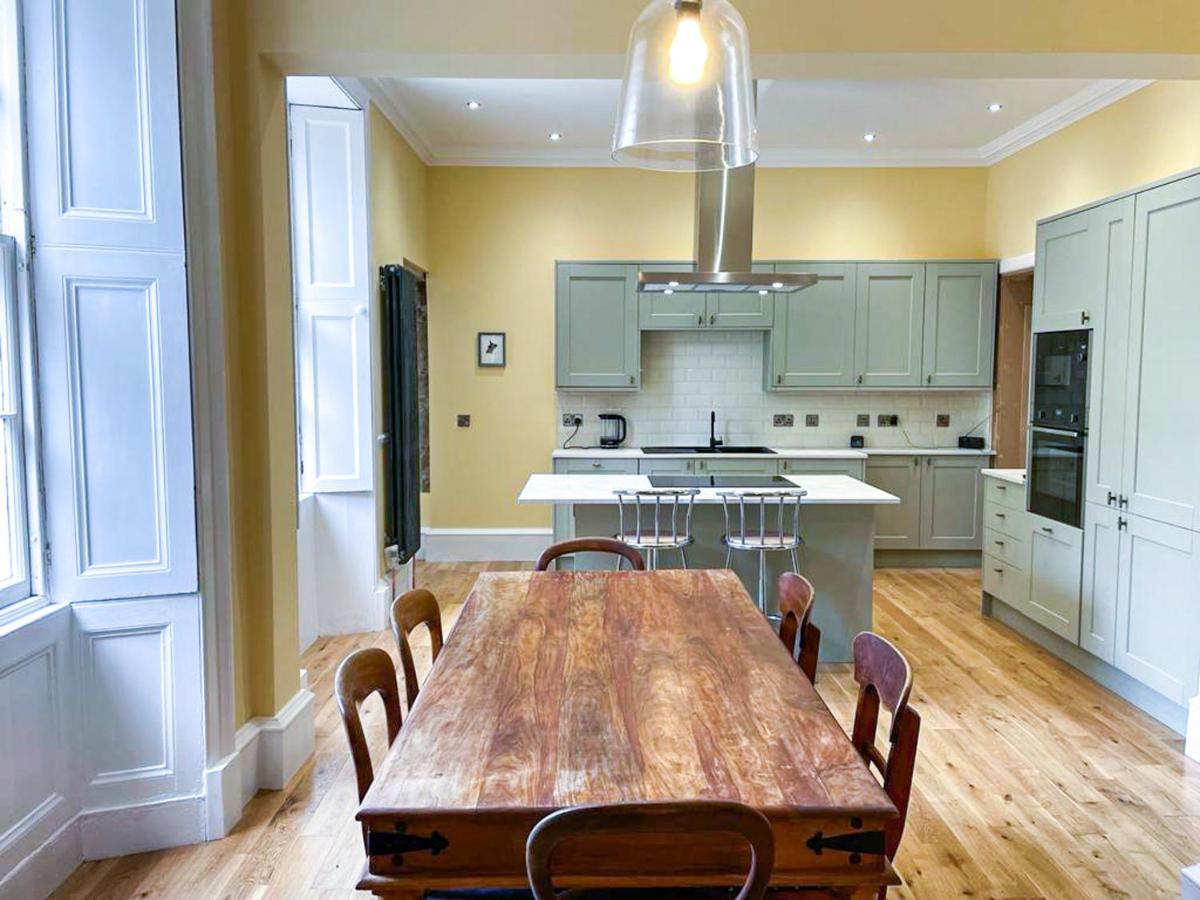 Remarkable 5Br Townhouse With Garden, Sleeps 12 EDI Exteriér fotografie